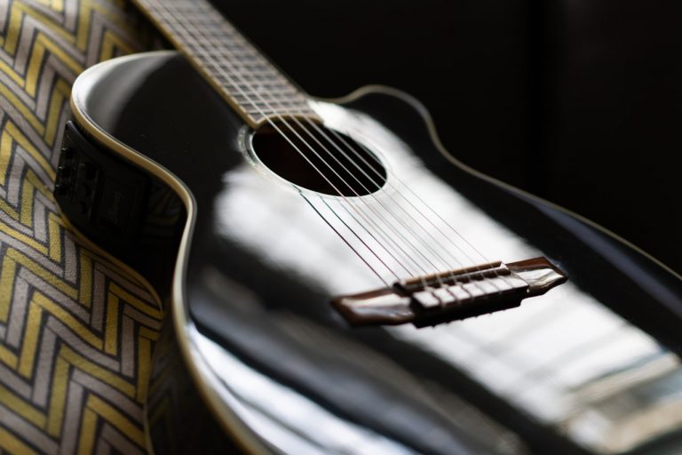 Incorporating Music Theory into Guitar Lessons Without Overwhelming Students